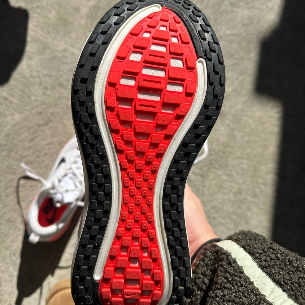 Nike Vomero 18 Plus running shoes - Picture 7 of 8